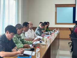 ประชุมคณะกรรมการร่างแผน